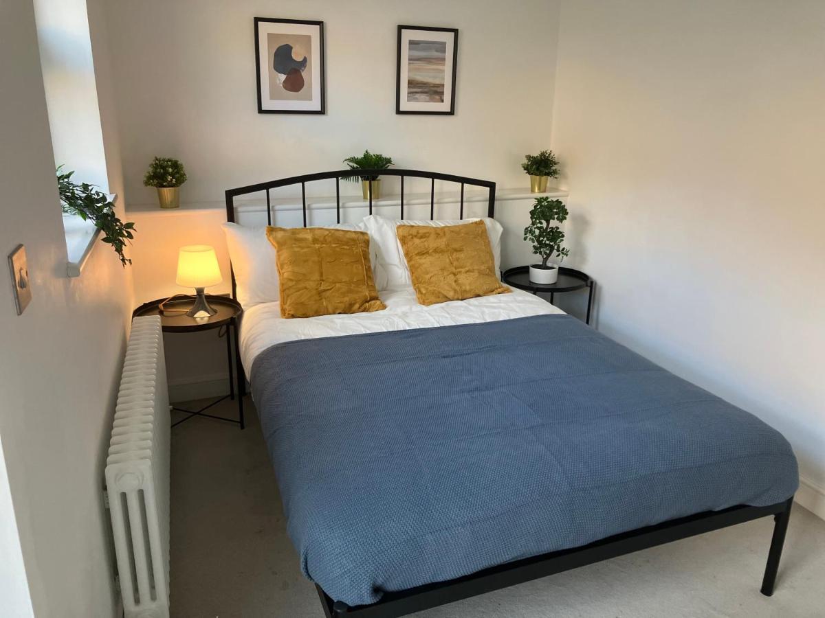 Magnificent Refurbished 1 Bed Flat Few Steps To High St ! - 4 East House Apartment เอปซอม ภายนอก รูปภาพ